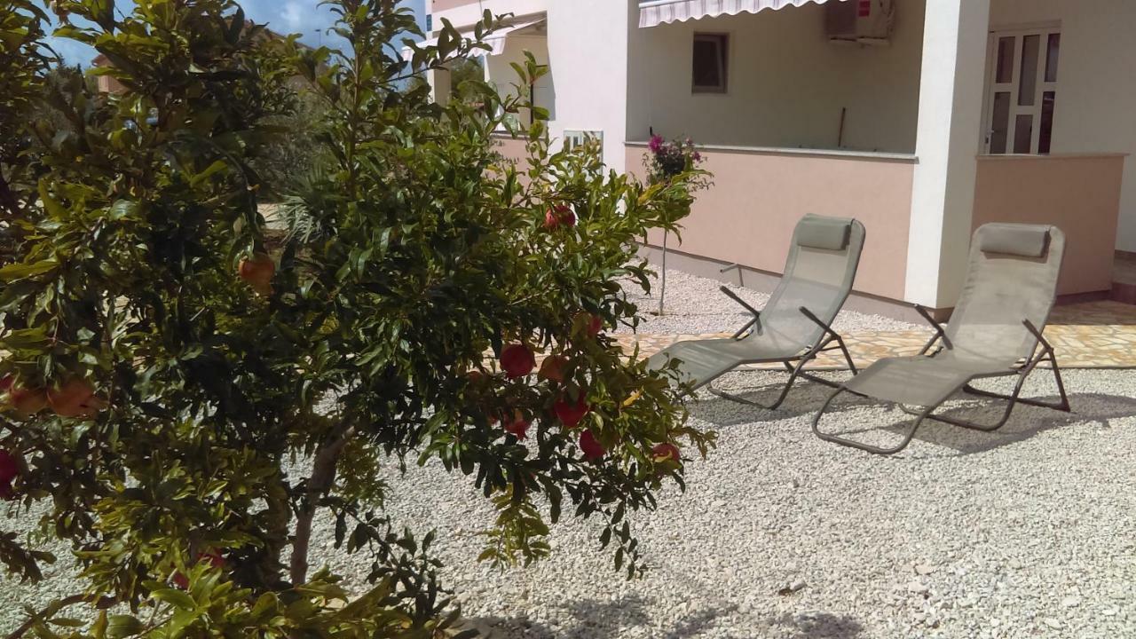 Apartments Ruzmarin Vrsi Exterior foto